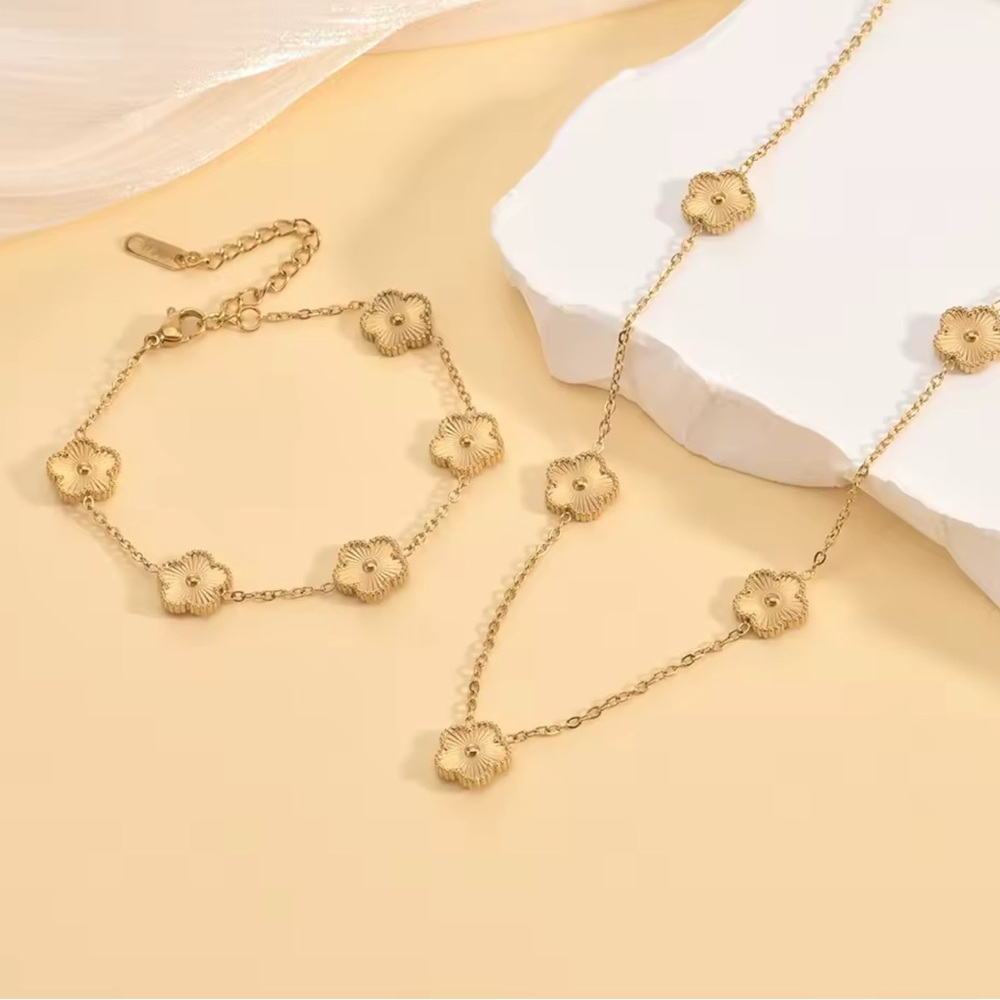 Elegant Gold Flower Jewelry Set